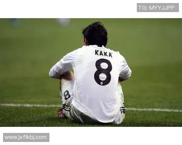 卡卡足球明星近照曝光展现风采与魅力的全新形象