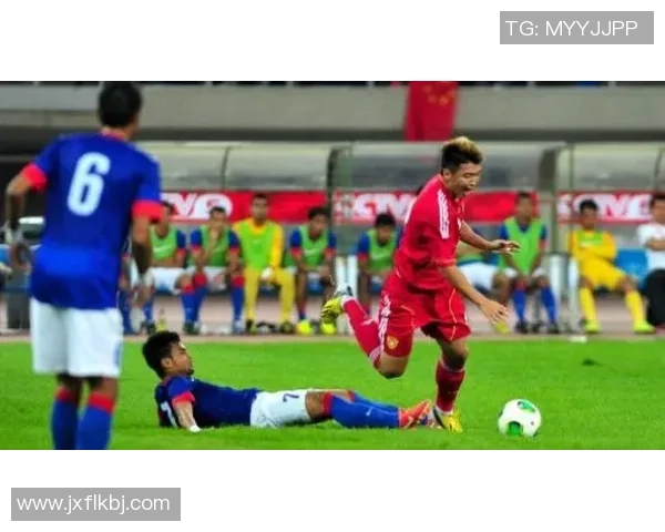 足球巨星同框合影精彩瞬间汇聚展现球场魅力与友谊的珍贵时刻 足球巨星同框合影精彩瞬间汇聚展现球场魅力与友谊的珍贵时刻