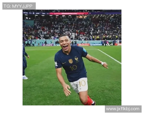 足球明星身高变化历程揭秘从小球员到巨星的成长之路 足球明星身高变化历程揭秘从小球员到巨星的成长之路