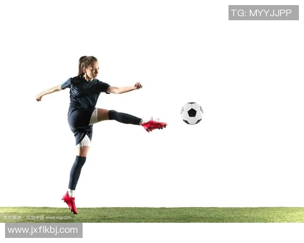 高清足球明星白色壁纸精选展示让你感受运动魅力与激情的完美结合